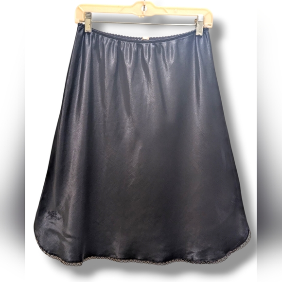 Olga Other - Olga Vintage Black Satin Half Slip w/ Lace Trim Hem- L